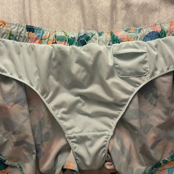 Women's Printed Athletic Shorts - Picture 5 of 5